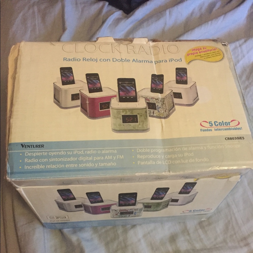 Clock radio for ipods
